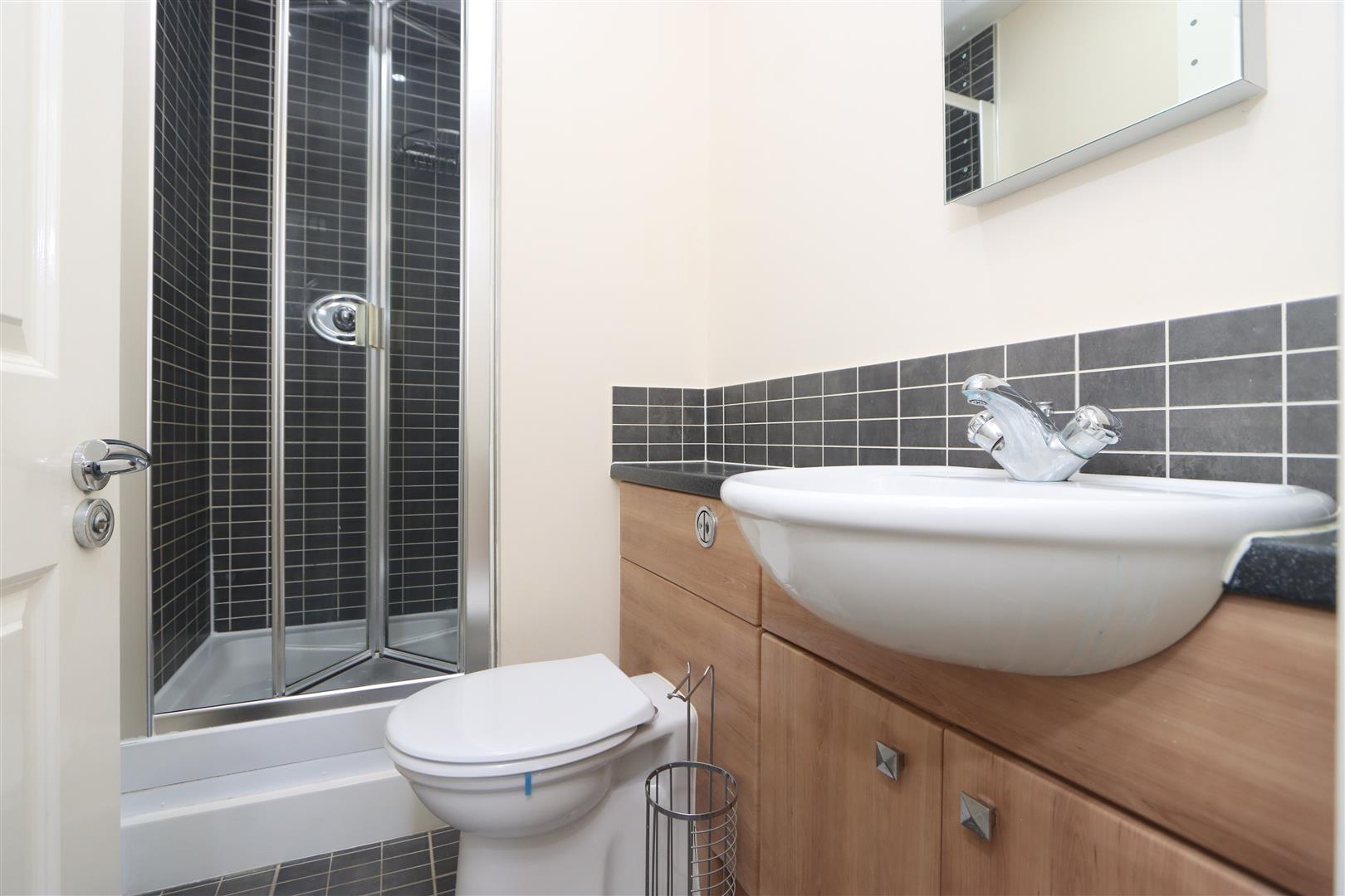 2 bed property in Swan Close, BLAKEDOWN